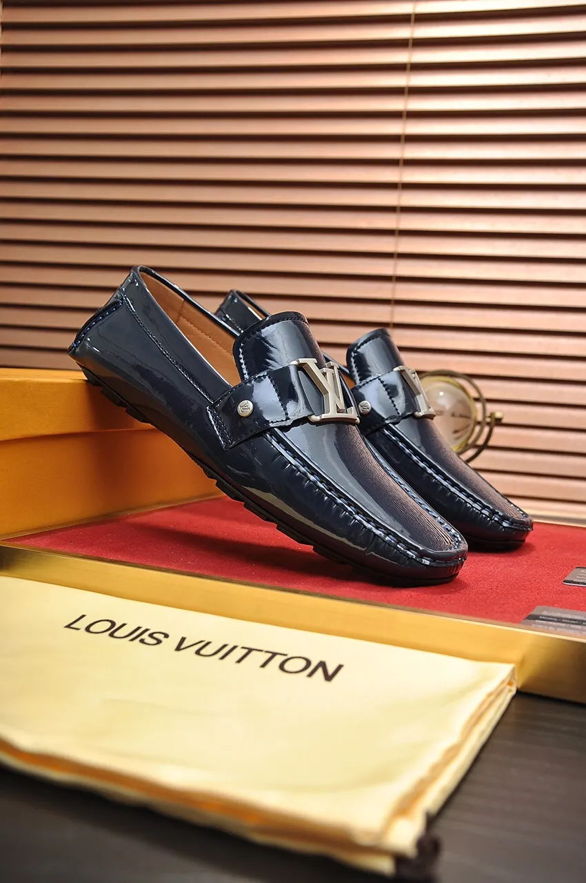 Men's men's shoes 💰420💶 [LV Doudou shoes] (water-dyed cowhide lining) new model is on the market, available on the official website. The new Doudou shoes are processed into single-color materials, and the uppers are made of imported horsehide leather. The body of the shoe is fully hemmed with mark thread, and is lined with imported original cowhide leather. The elegant shoe shape is super suitable for all-matching, and the size is 38-44.
